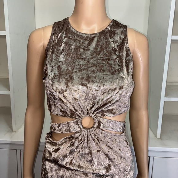 LunaChix Velvet Cutout Ring Detail Midi Dress Brown Size Medium - Picture 4 of 6